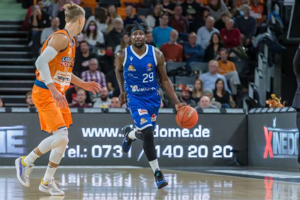 谢震业在国 谢震业在国