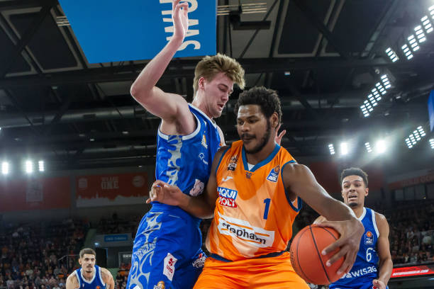 一名既能组 一名既能组