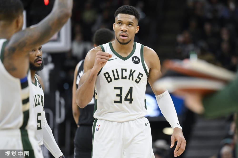 在球场上可 在球场上可